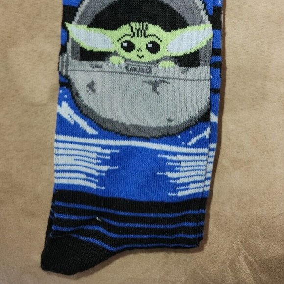 NEW Disney Star Wars Mandalorian 2 Pack The Child Crews Socks Men's Size 6-12 - Picture 2 of 6
